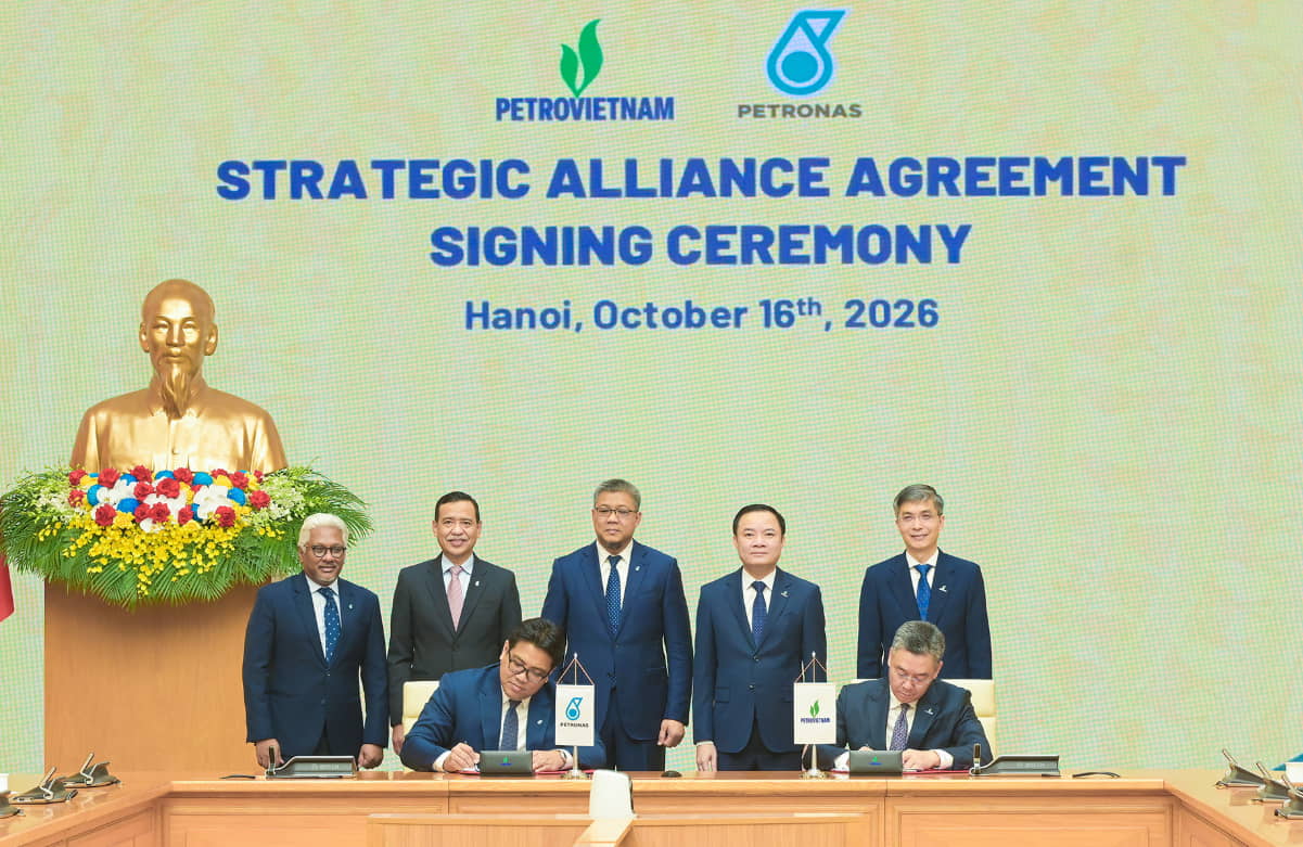 Petronas and Petrovietnam widen alliance across LNG and low-carbon energy